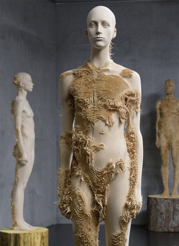  'Запятнанные' скульптуры, Арон Деметз (Aron Demetz)
